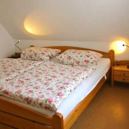 Nach Art Eines Reihenhauses, Direkt Am Wald Rotes Haus Reihenhaus Apartment