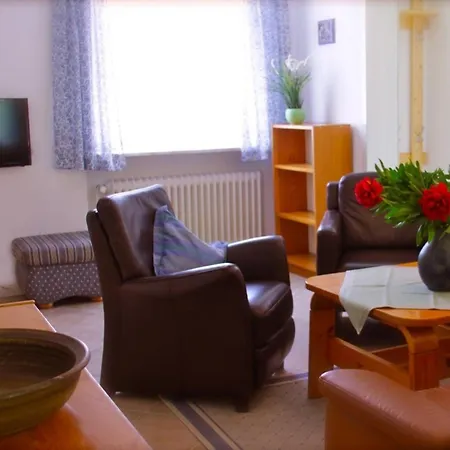 Nach Art Eines Reihenhauses, Direkt Am Wald Rotes Haus Reihenhaus Apartment